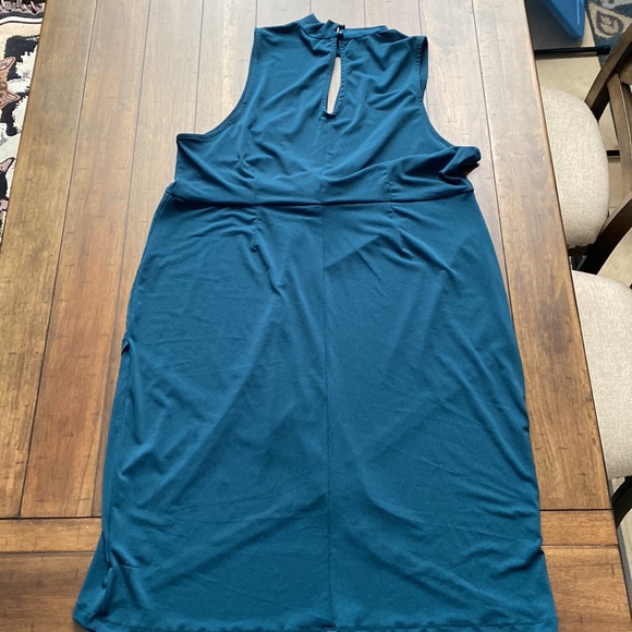 CHARLOTTE RUSSE
Bodycon- A-Line Peek a Boo Plunge Halter Dress - Picture 3 of 4